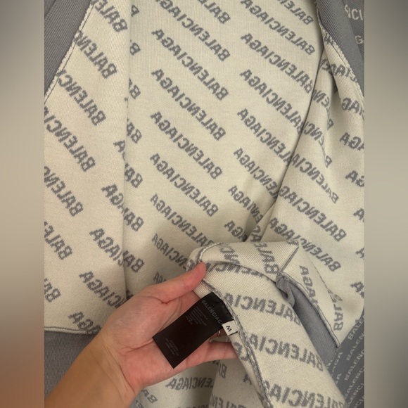 Balenciaga Grey Printed Cardigan Unisex Oversized Size Medium Collection 2022 - Picture 9 of 14